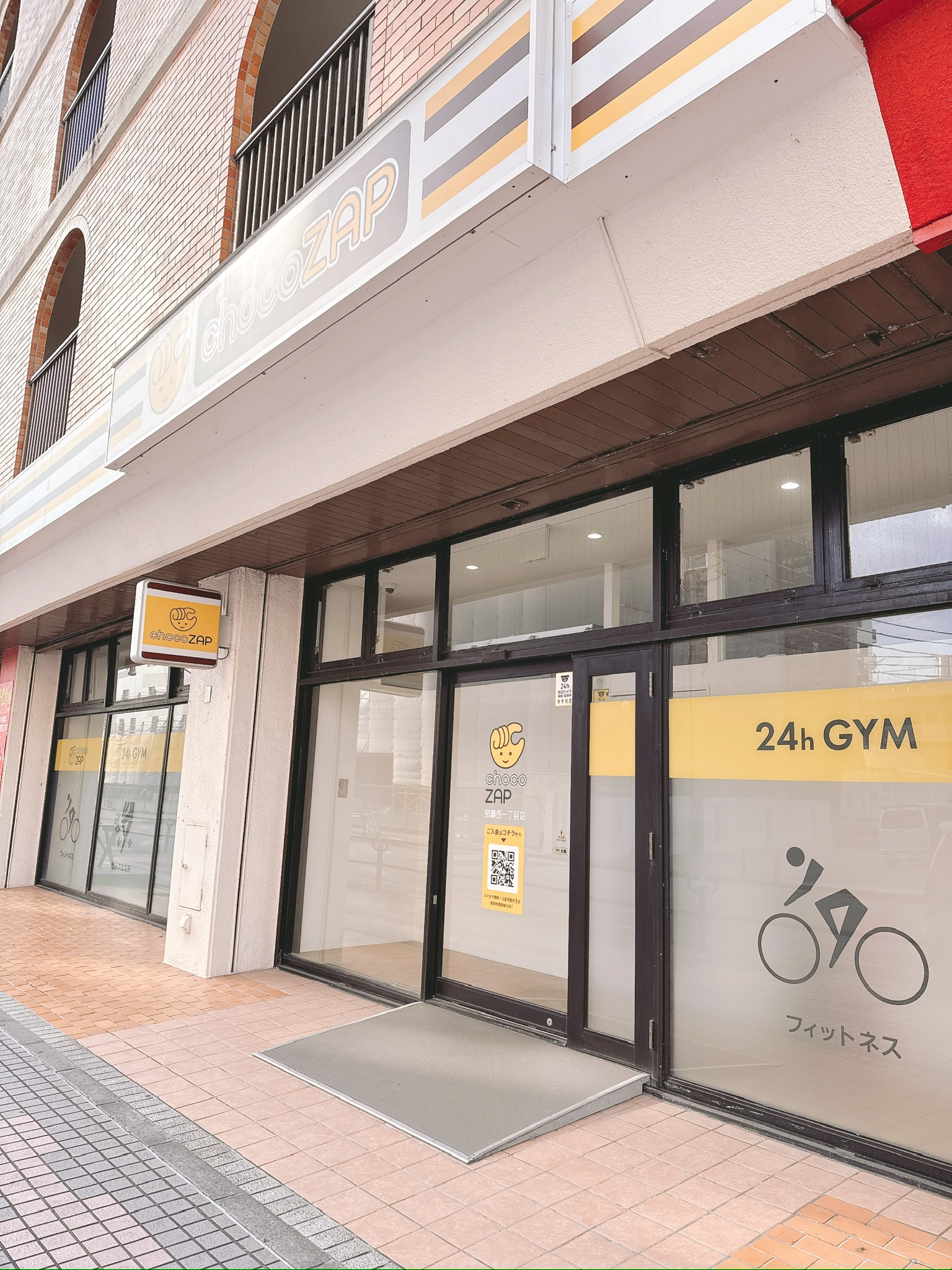 チョコザップ店舗の入口を実際に見た時の写真
